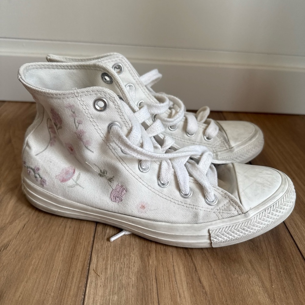 Size 8 - Converse Chuck Taylor All Star High Embroidered Flowers Womens Florals